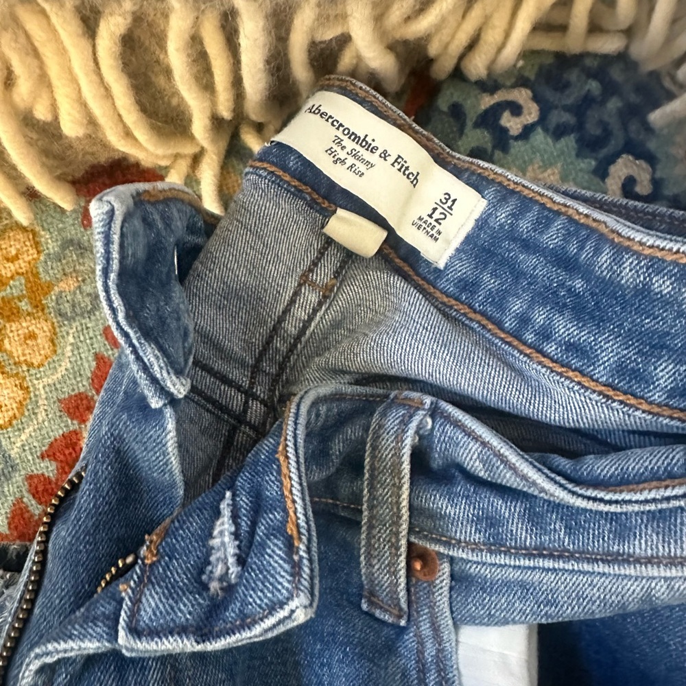 Abercrombie & Fitch Women's Medium Blue High-Rise Jeans